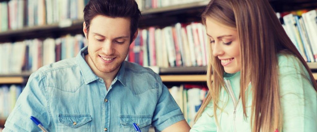 Pareja definiendo valores compartidos – propósito de vida en pareja